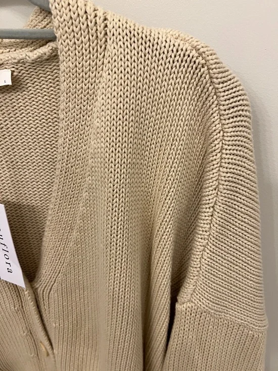 Nueflora Cream Button-Front V-Neck Pocket Cardigan - Picture 6 of 10